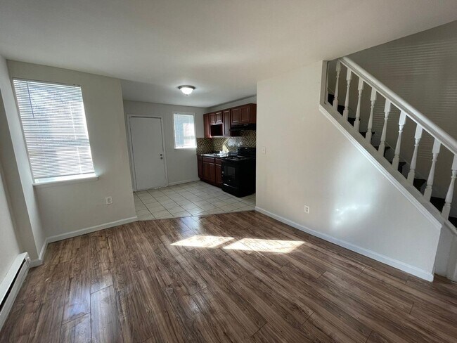 Building Photo - 2 BED 1 BATH HOME FOR RENT.