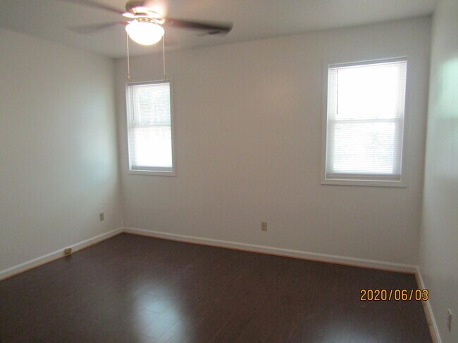 Foto del edificio - 1056 Yorktown Dr