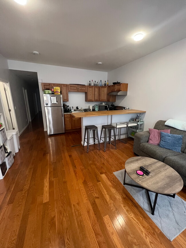 Common area - 86 9th St
