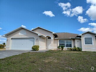 Building Photo - 3303 SW 8th Ct