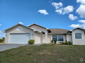 Building Photo - 3303 SW 8th Ct