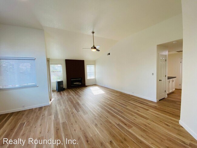 Building Photo - 2 br, 2 bath House - 5622 Laguna Park Dr