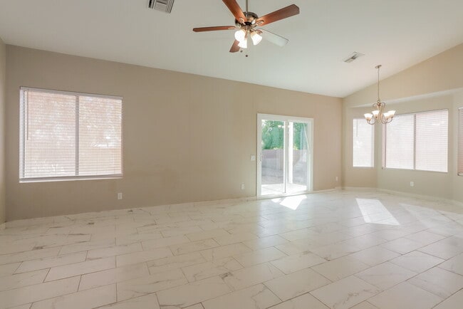 Building Photo - 10132 E Paseo San Bernardo