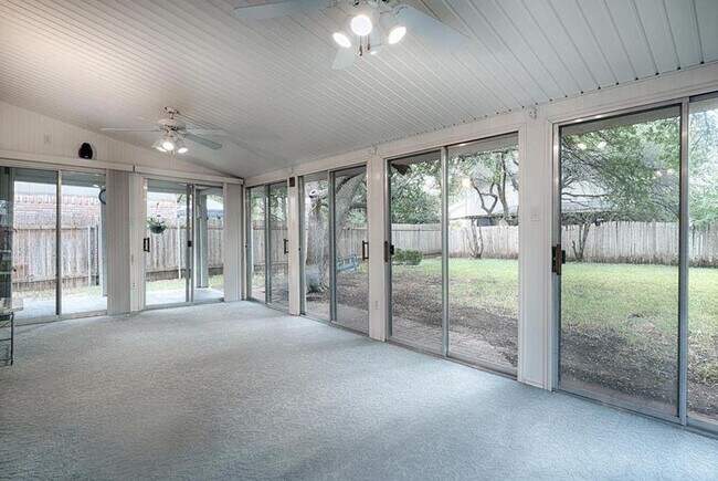 Foto del edificio - 8411 Glen Canyon Dr