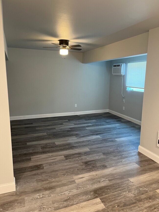 408 Academy St, Elroy, WI 53929 Apartments in Elroy, WI