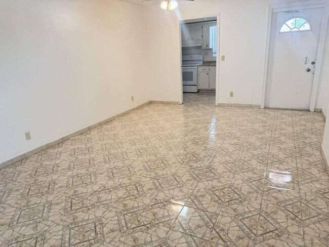 Building Photo - 2727 Dudley Dr W