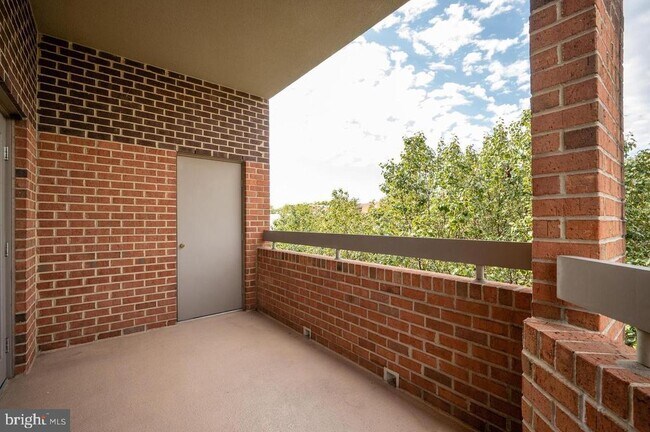 Foto del edificio - 1050 N Stuart St