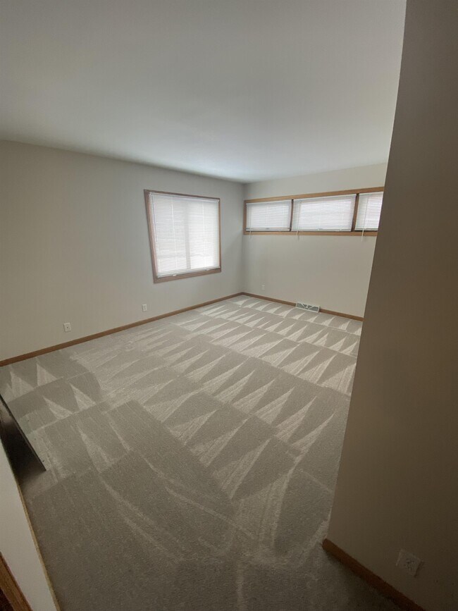 Building Photo - 2985 N 124th St