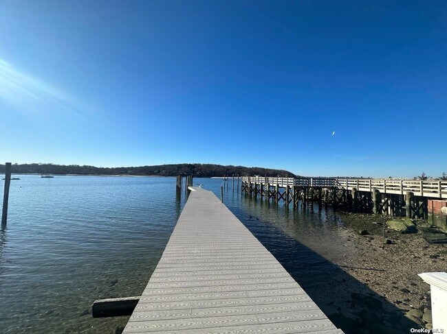 Foto del edificio - 147 Woodbine Ave