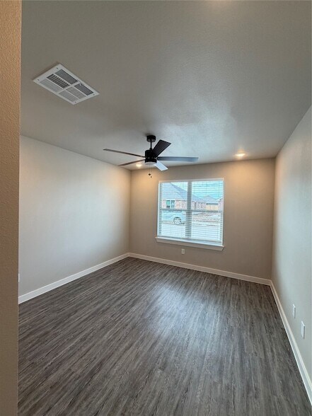 Building Photo - 3042 Glennster St