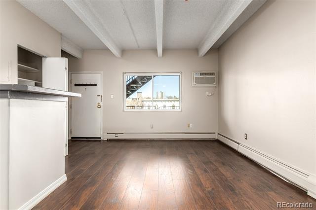 Foto del edificio - 590 Logan St