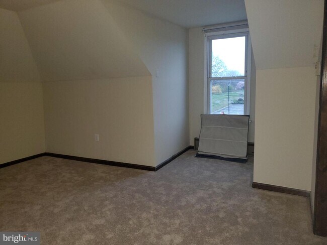 Building Photo - 1220 Butler Pike
