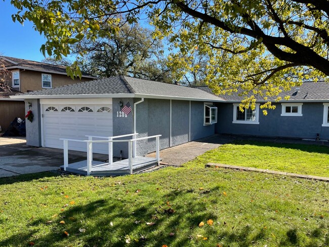 Building Photo - NICE UPDATED SINGLE STORY HOUSE WITH A POO...