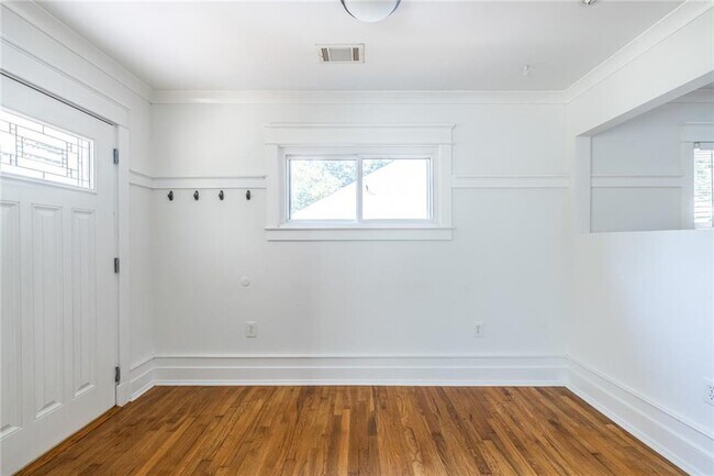 Foto del edificio - 577 Glenwood Pl SE