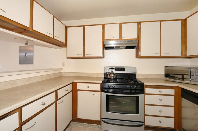 Foto del edificio - 6036 Hazelhurst Pl