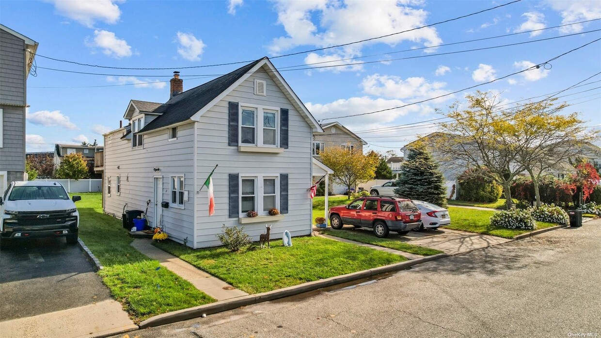 27 Annuskemunnica Rd, Babylon, NY 11702 Townhome Rentals in Babylon NY