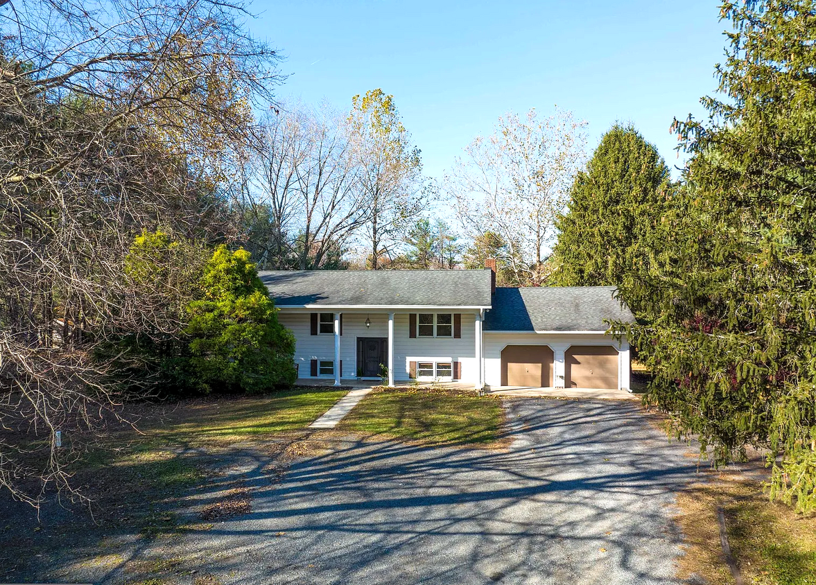 Foto principal - 910 Courtland Manor Rd