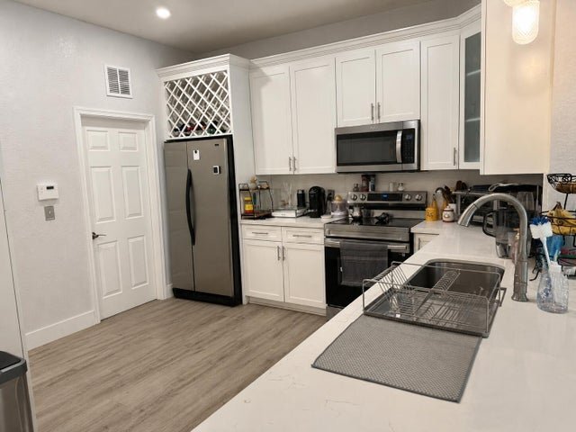 Building Photo - 5813 Eagle Cay Ln