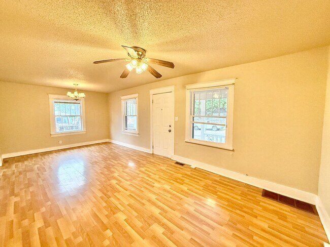Building Photo - 2602 6th Ave