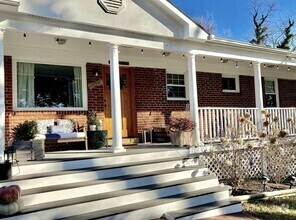 Building Photo - 2739 Woodley Pl