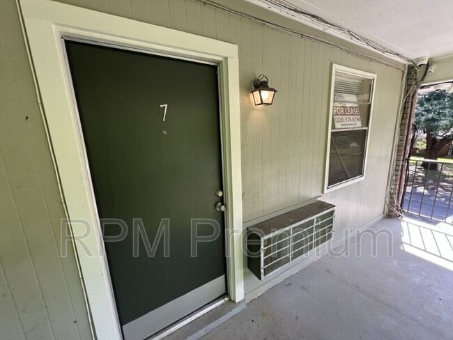 Building Photo - 4114 Florida St