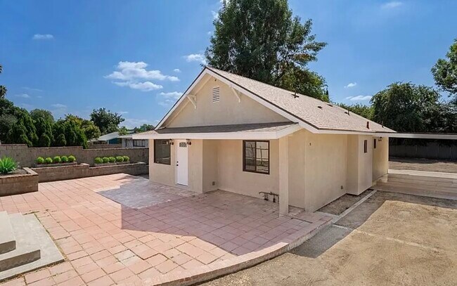 Foto del edificio - 10824 Foothill Blvd