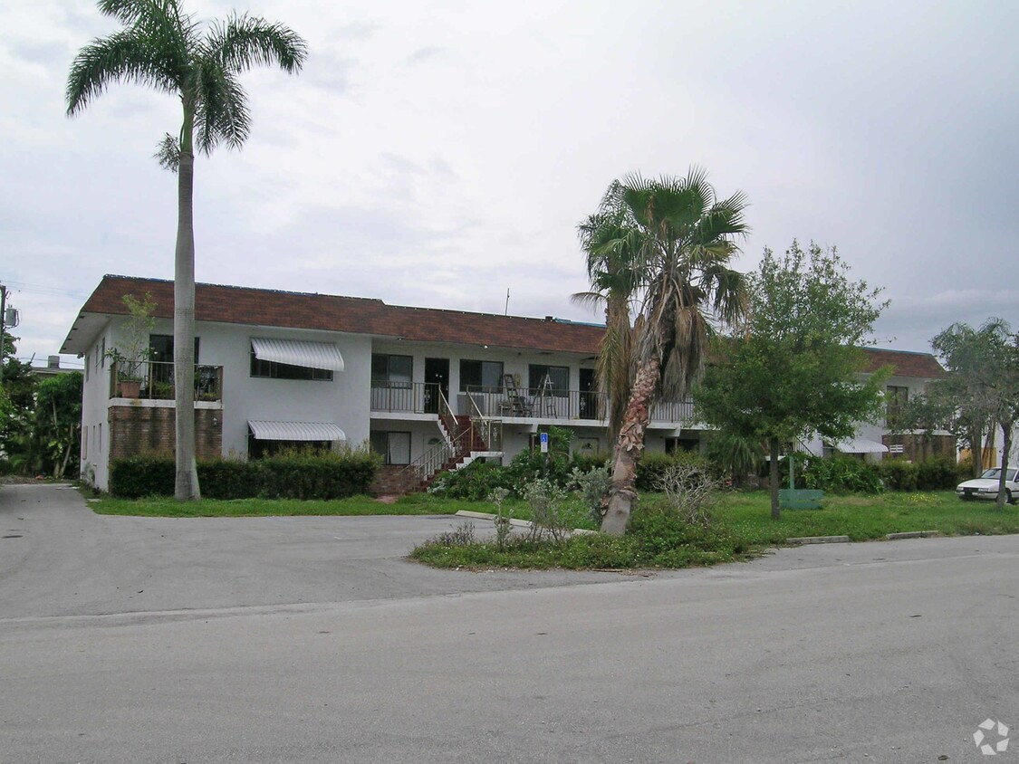 Building Photo - 1000 NE 9th Ave