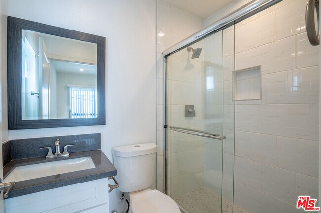 Foto del edificio - 608 N Gramercy Pl