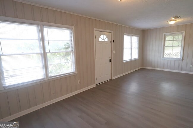 Building Photo - 351 Brook St