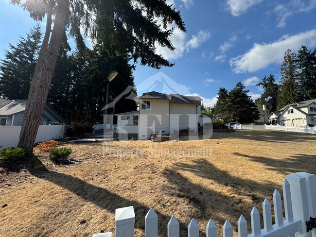 Building Photo - 979 NW Calypso Cir
