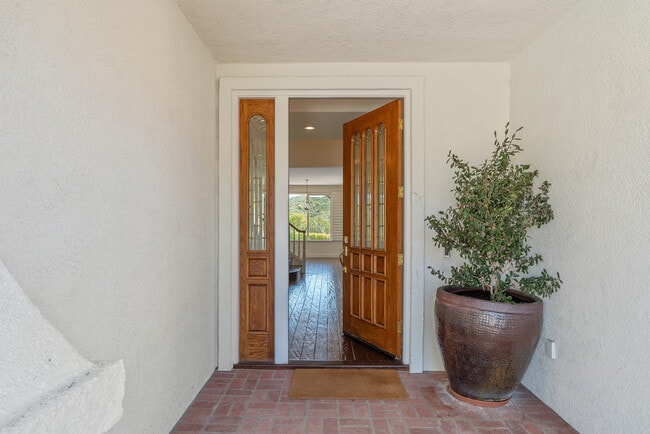 Building Photo - 674 Via de Tierra