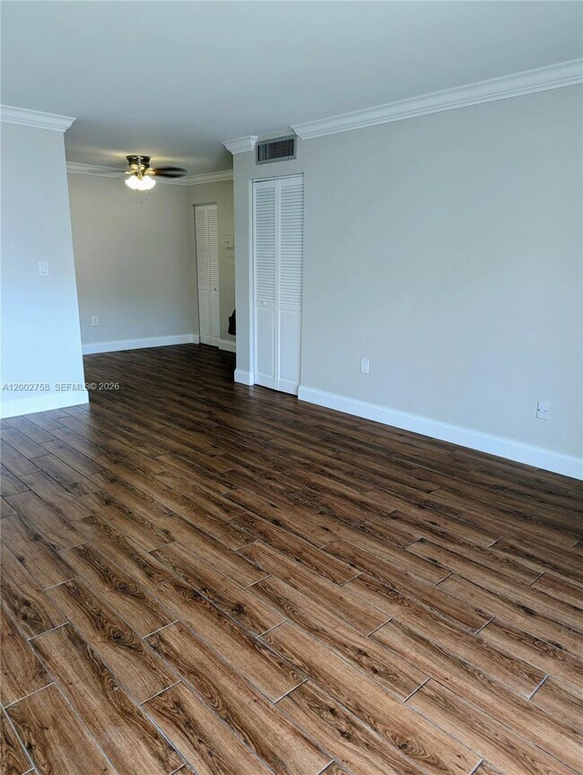 Foto del edificio - 7160 Fairway Dr