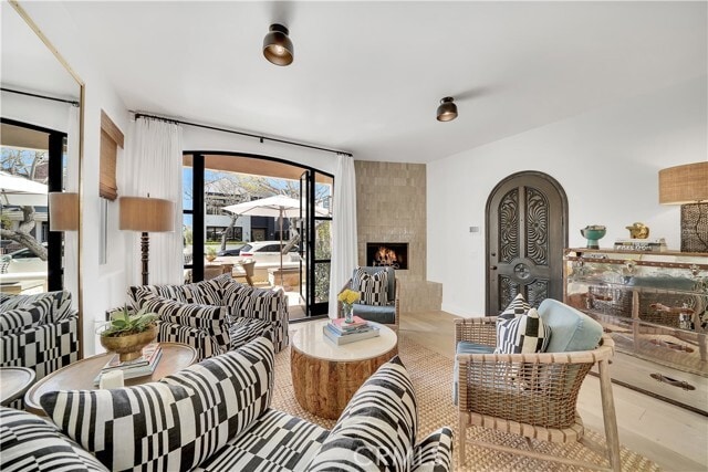 Building Photo - 412 Acacia Ave