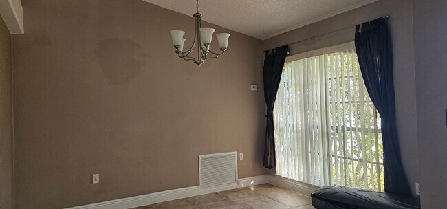 Foto del edificio - Beautiful  4bed  2Bath  House