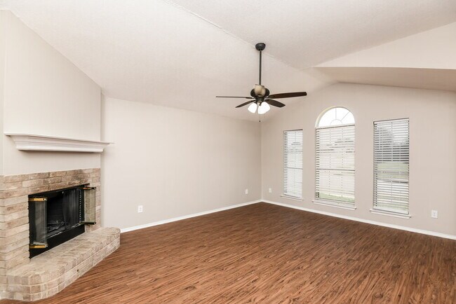 Foto del edificio - 415 Faircrest Dr