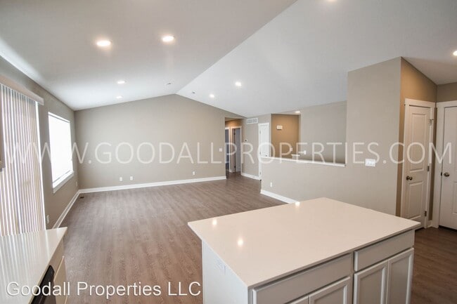 Building Photo - 4 br, 2.5 bath House - 1932 Southbridge Dr