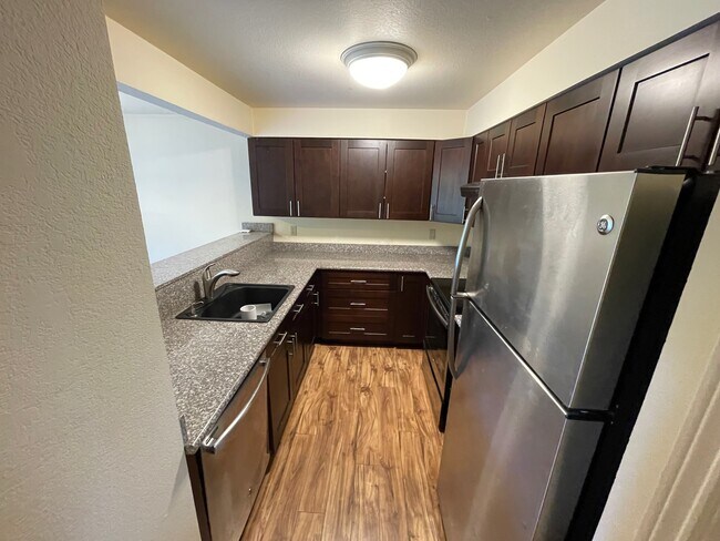 chef's kitchen - 280 NW Holly St