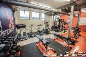 Foto del edificio - 1331 S Flores St