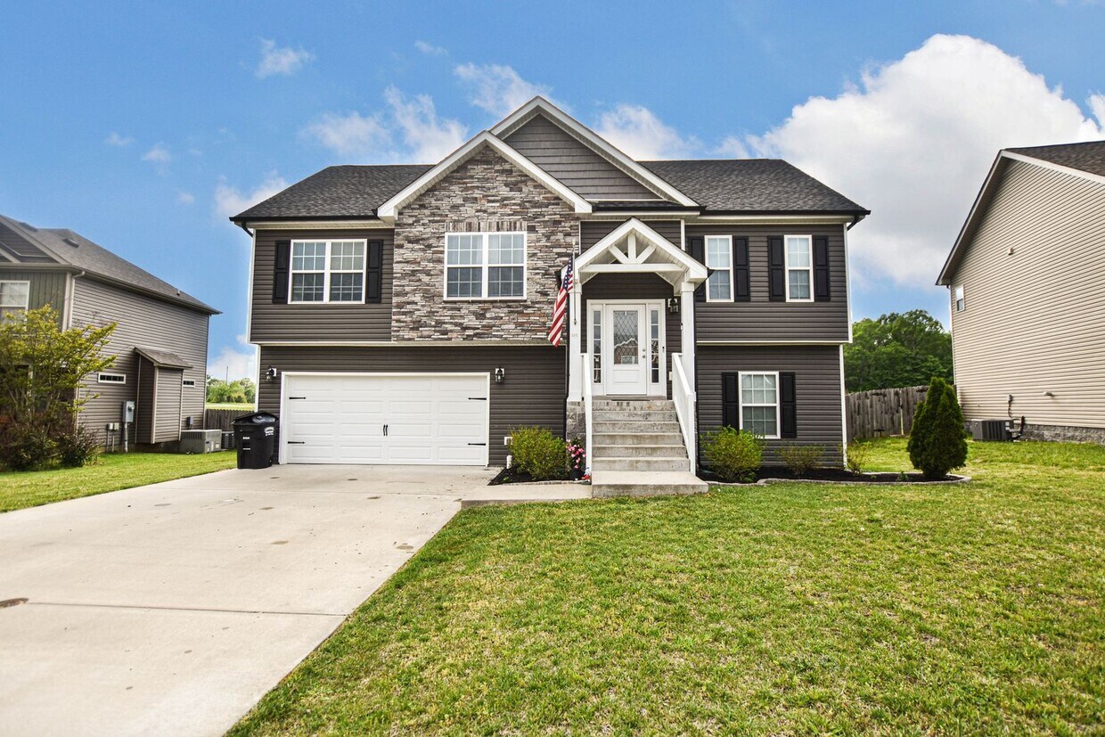 Primary Photo - Pet Friendly Four Bedroom with Basement!
