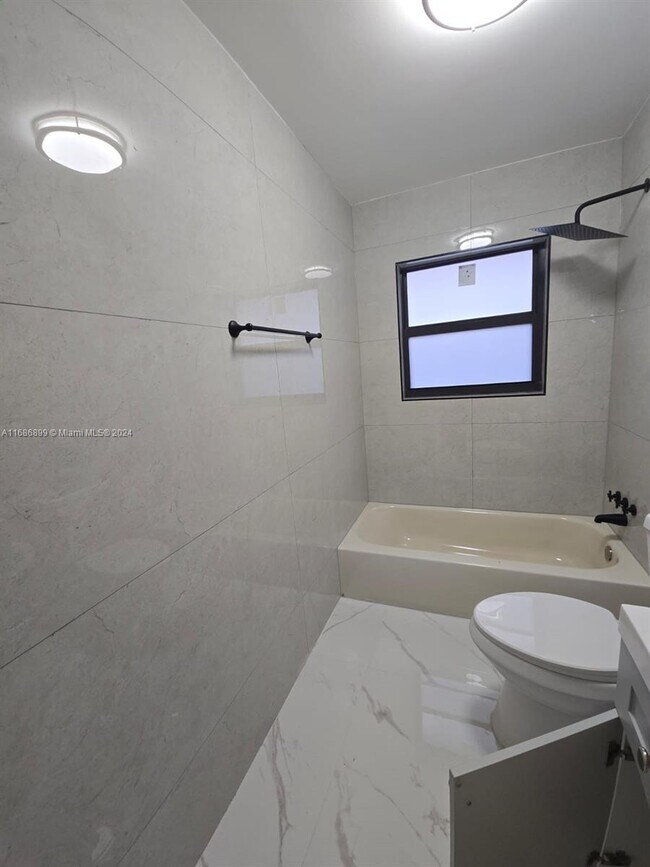 Foto del edificio - 5635 Pierce St