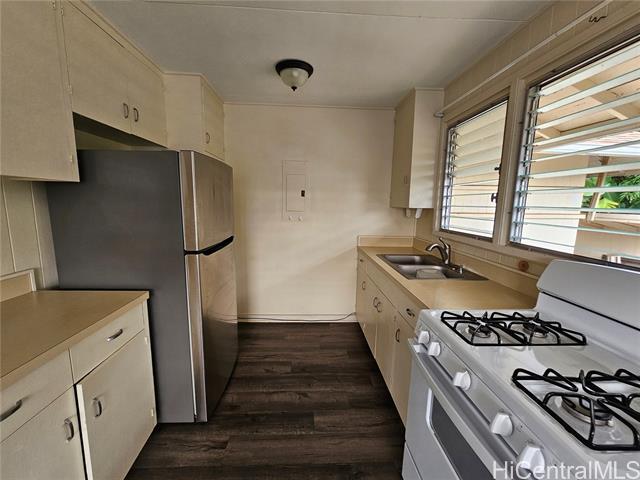 Building Photo - 883 4th Ave