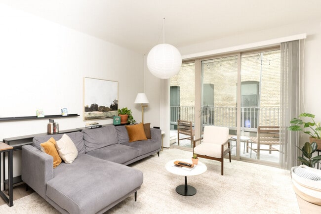 Building Photo - 211 W Mineral St