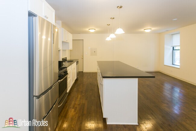 Foto del edificio - 4656 N Malden St