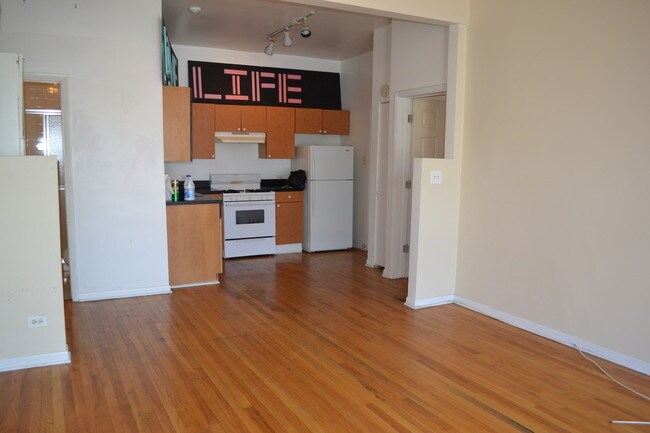 Foto del edificio - 2643 W Division St