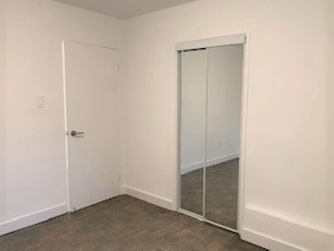 Building Photo - 230 Oak St