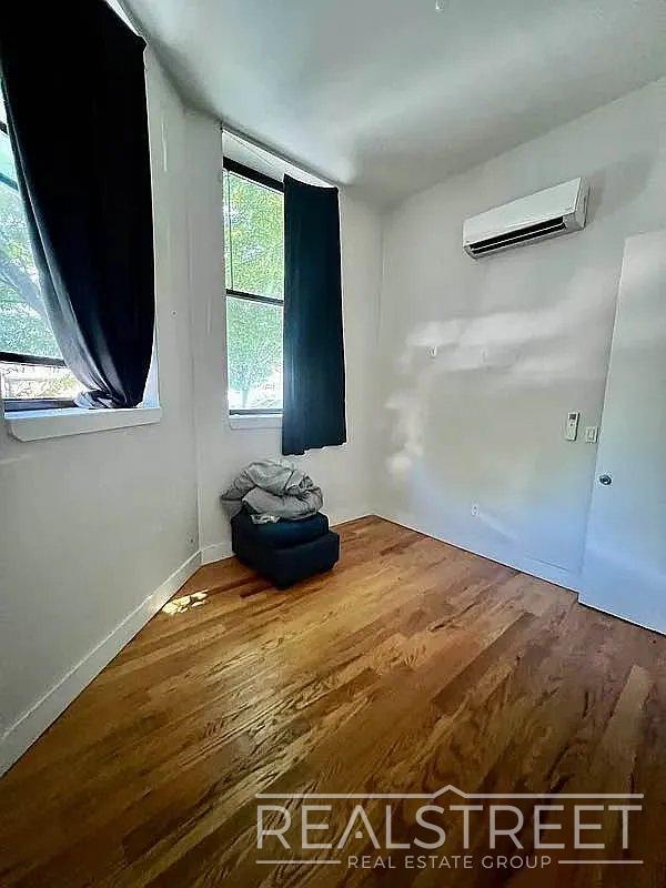 Foto del edificio - 3 Bed / 1.5 Bath Duplex | Bushwick | Brooklyn