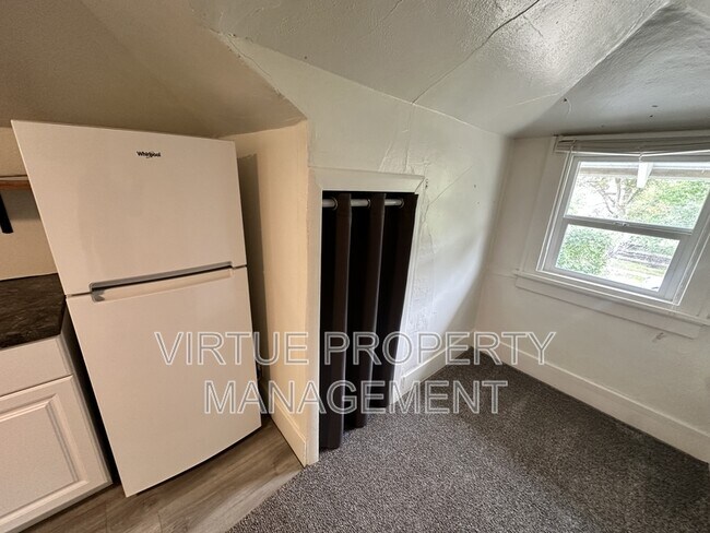 Building Photo - 813 3rd Ave