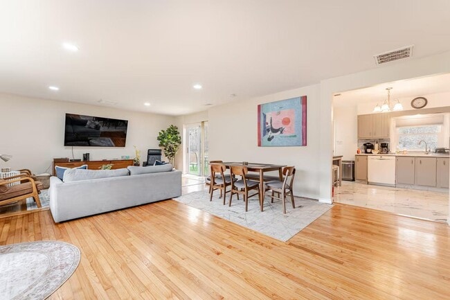 Building Photo - 316 NY-32