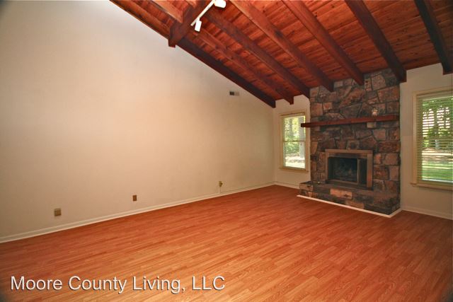 Building Photo - 225 Sugar Pine Dr