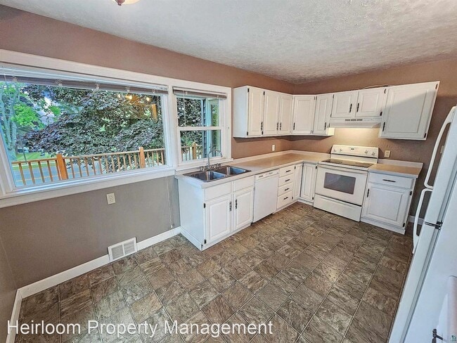 Building Photo - 3 br, 1.5 bath House - 5061 London Road